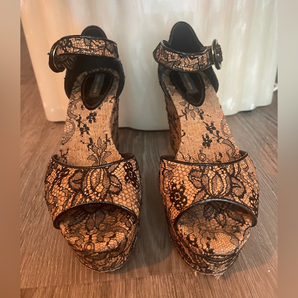 Dolce & Gabbana - BEAUTIFUL Lace Wedges